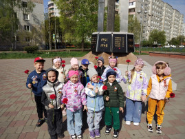 Возложение цветов Возложение цветов.